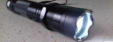 Latarka taktyczna dla profesjonalistów police 1101