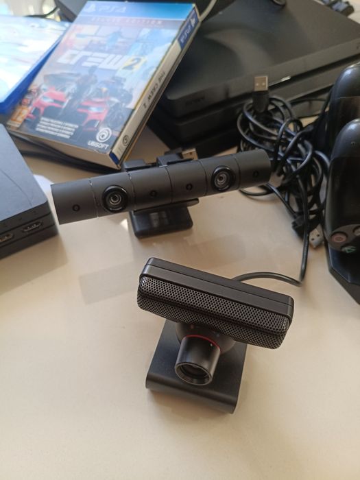PS4 pro 1tb + cały zestaw VR + 2 x pad 2 x pałki 2 x kamera Gry