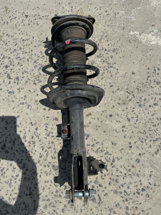 Амортизатор передній правий лівий Toyota Camry 70 2019-23р