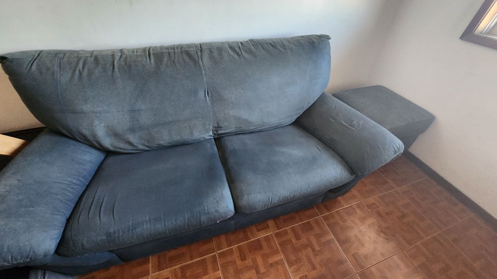 Sofá 2 lugares + puff