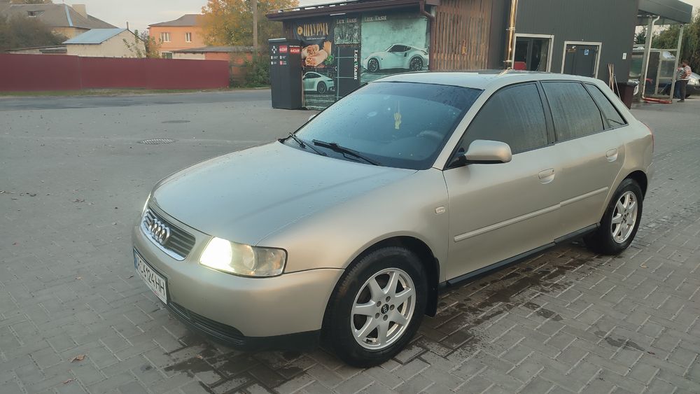 Продам гарний автомобіль легковий автомобіль