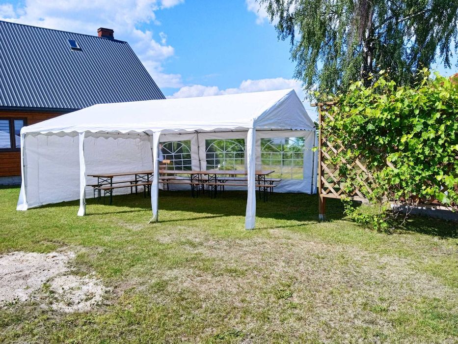 Wynajem namiotu plenerowego imprezowego zastawa obiadowa stoły ławki
