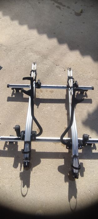 Vendo barras de tejadilho de carro com 2 suporte para bicicletas