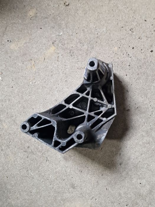 Łapa mocowanie silnika golf 4 volkswagen Golf audi a3 Bora Seat