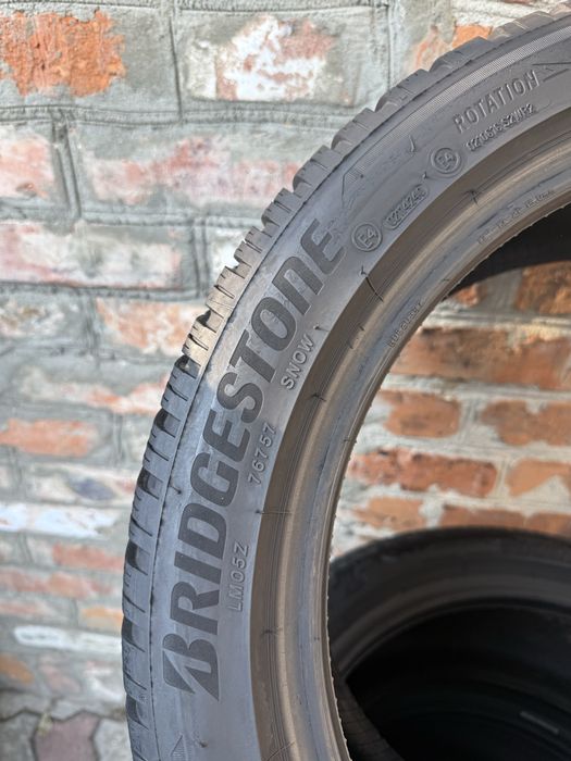 Резина Зима б/у Bridgestone 225/45R17