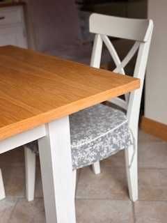 stół rozkładany z 6 krzesłami