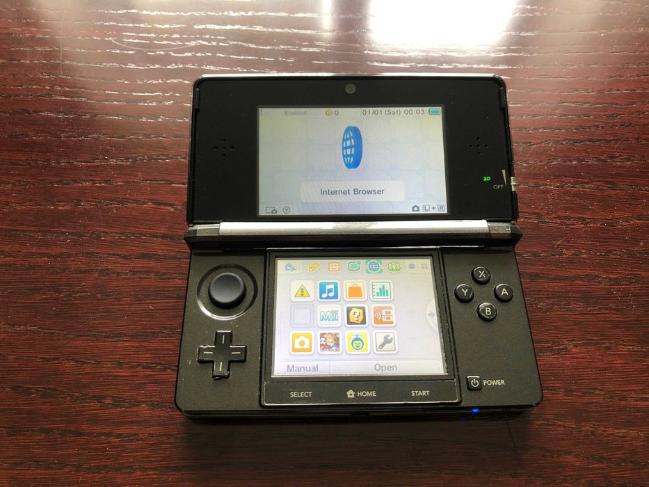 Konsola Nintendo 3DS Cosmos Black + akcesoria CFW Luma