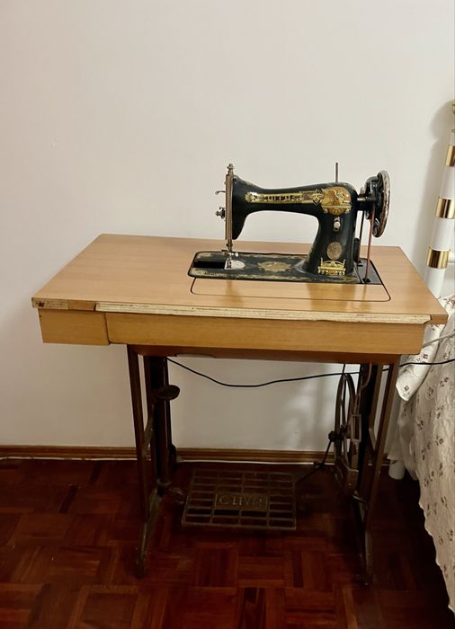 Máquina costura Oliva