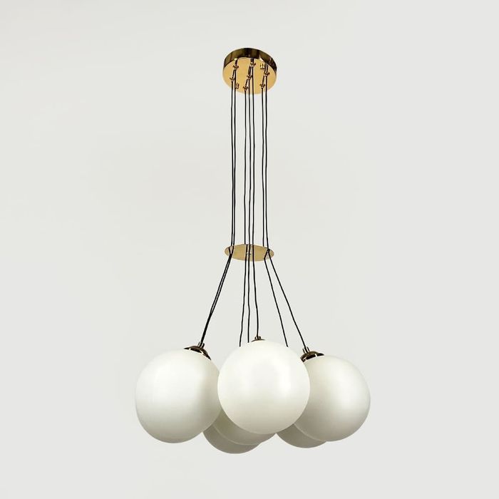 Підвісна люстра на плафонах стильна люстра