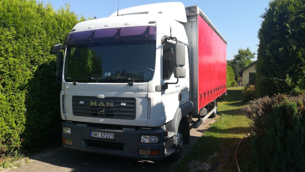 Transport ciężarowy,ciężarówka z windą,winda,ton,solówki,ciężki,drogow