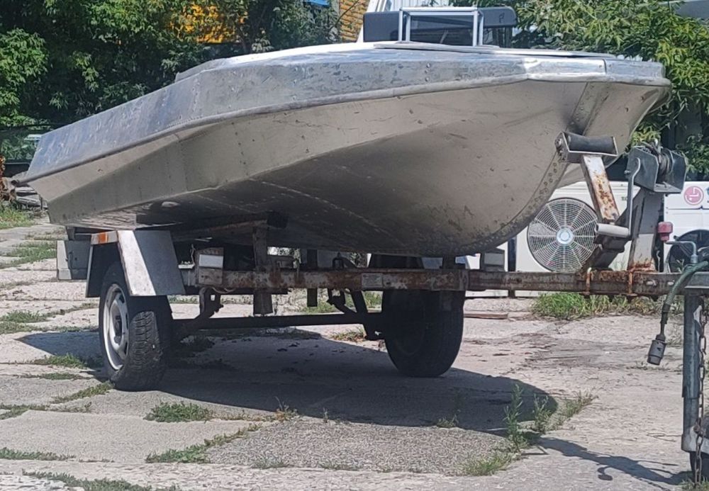 Лодка Обь-м 1977г с лафетом