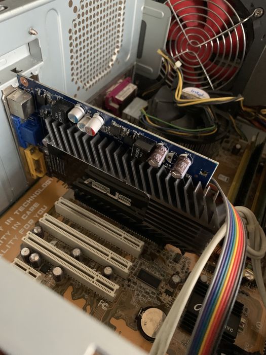 Torre de pc c motherboard avariada (Peças)