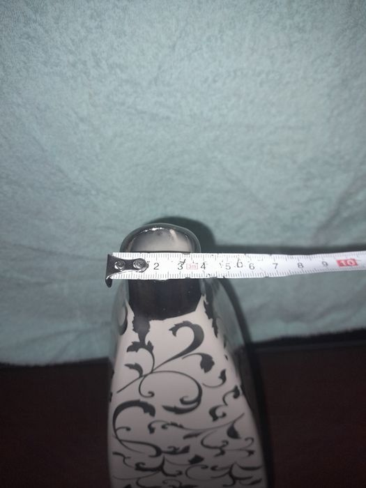 Duży dekoracyjny wazon ceramiczny.