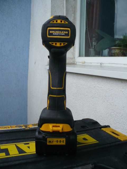Wiertarko-Wkrętarka Wiertarka Dewalt DCD796 18V Udar Bezszczotkowa Led