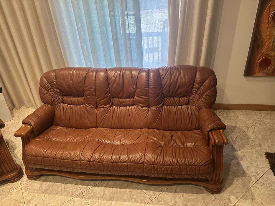 Sofas castanhos em pele