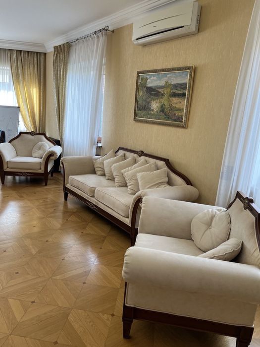 Продам комплект мягкой мебели в гостинную