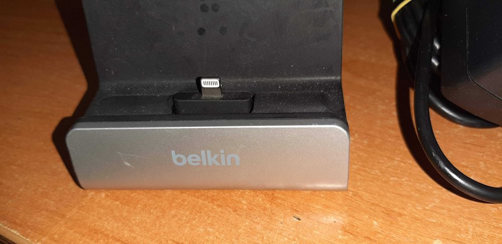 Зарядная док-станция Belkin F8J135, зарядний пристрій Apple Dual Light