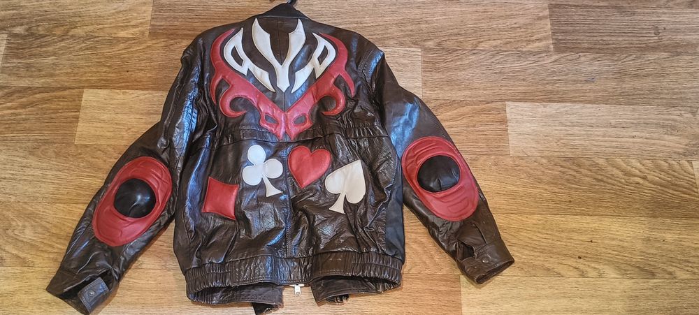 Куртка  на мужчину 90 кг размер м