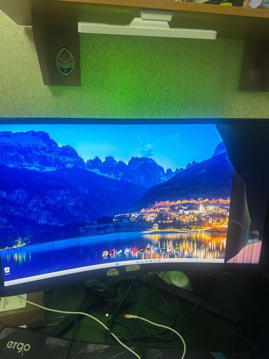 Монитор Samsung Одиссей g6 240hz 27 диагональ, разбита матрица