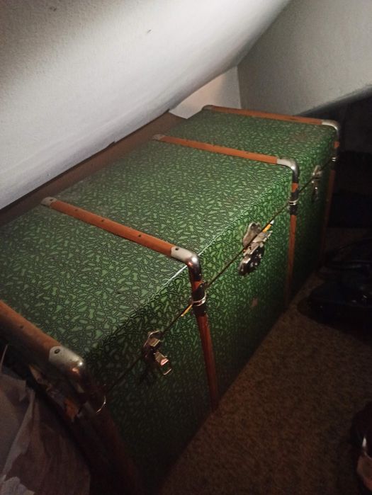 Arca de porão antiga madeira