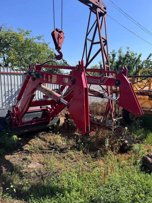 Фронтальний навантажувач PGF-1600 Червона Зірка