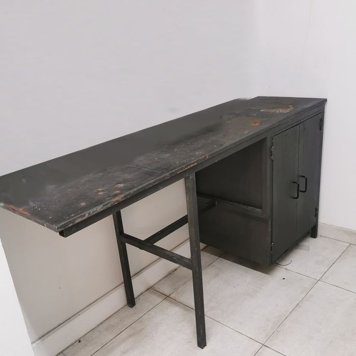 Bancada de ferro com armário