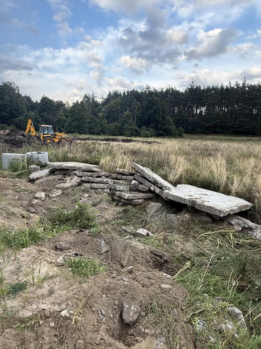 Oddam uszkodzone płyty betonowe drogowe i gruz