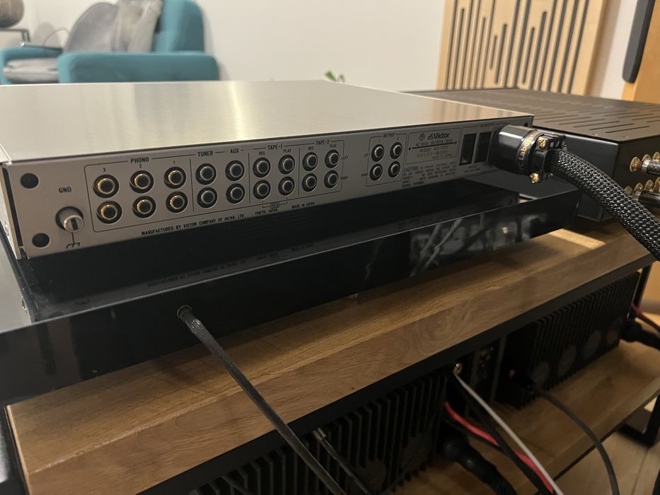 Przedwzmacniacz gramofonowy/liniowy Victor eq-7070
