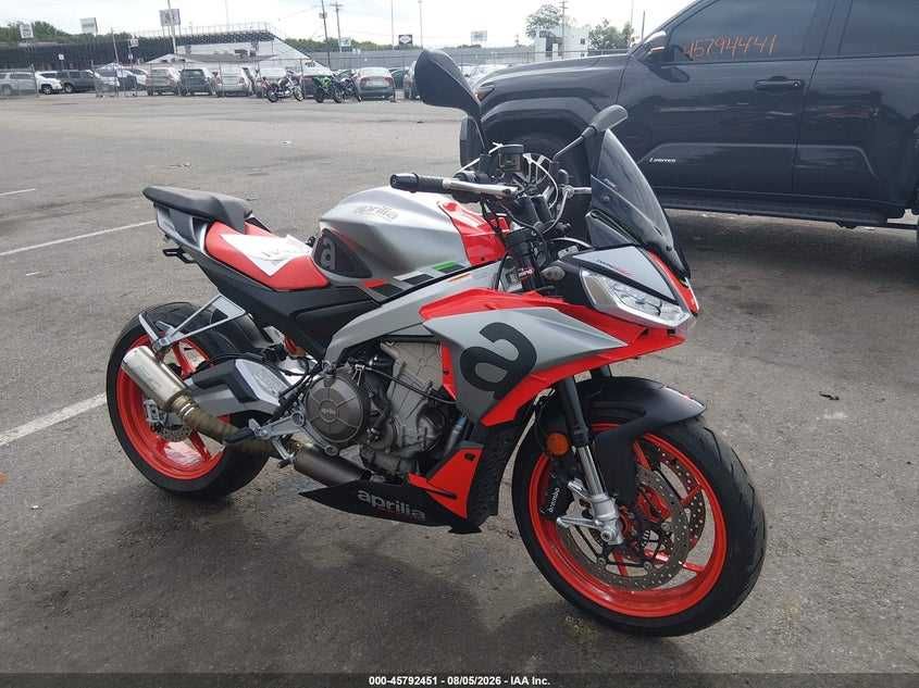 2022 Aprilia Tuono 660