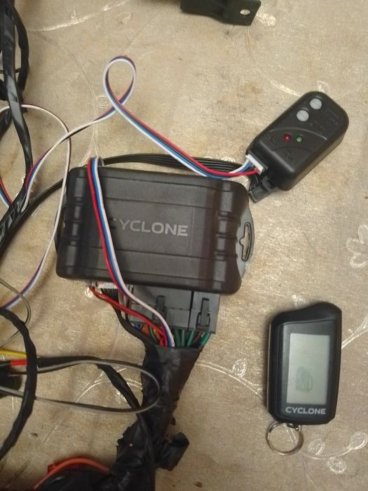 Сигналізація автомобільна