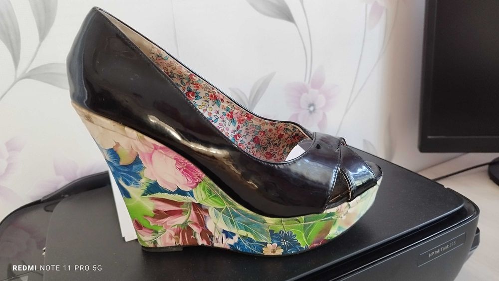 Туфлі з відкритим пальчиком