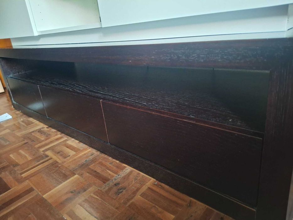 Movel para sala de televisão e garrafeira