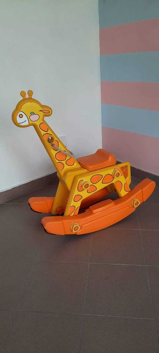 Baloiço de girafa para criança