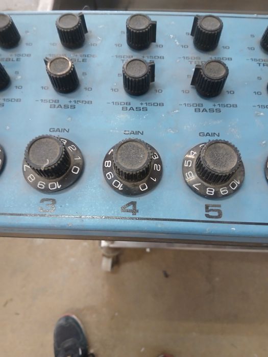 Tenho para venda  multi use mixer marca AKG