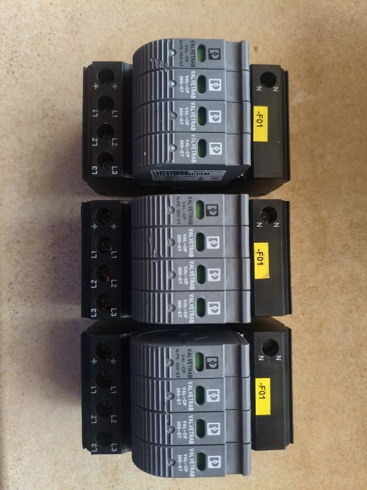 Ograniczniki przepiec Phoenix Contact