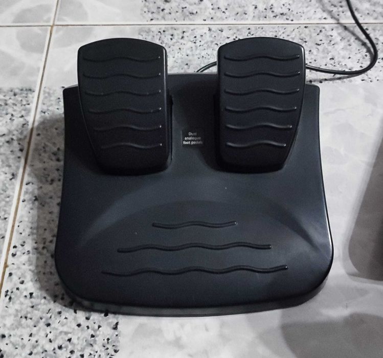 Volante de corrida com Pedais para PC / Racing wheel with paddles PC