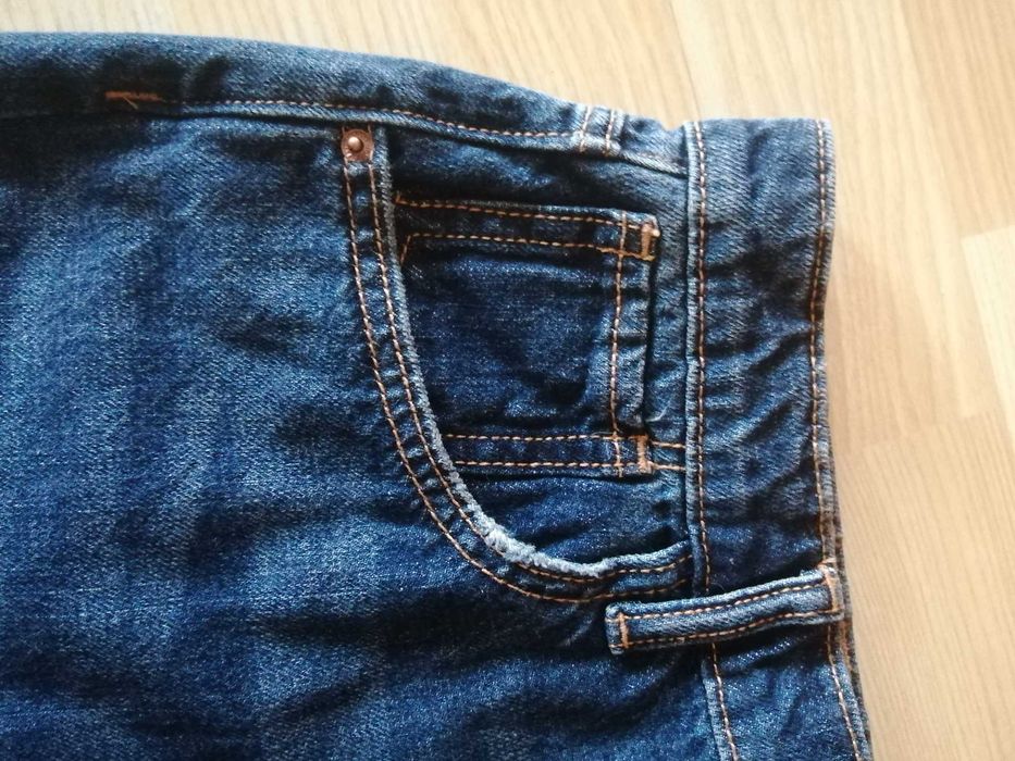 Spodnie jeans z rozdarciami
