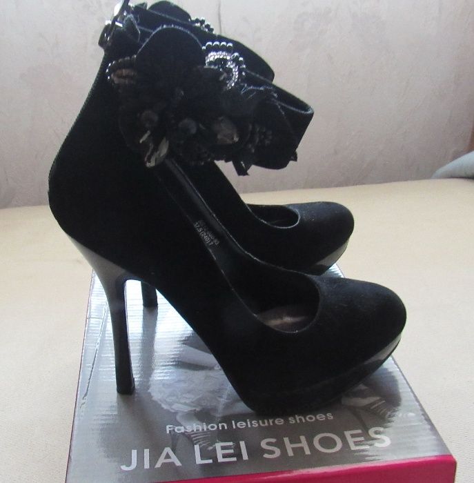 Шикарні туфлі centro 38 р.