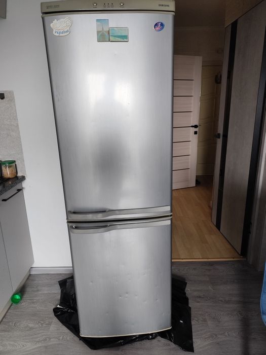 Холодильник Samsung  RL28FSI1