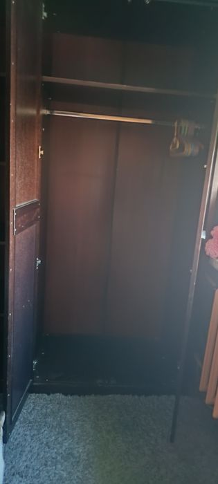 Oddam szafę z lustrem