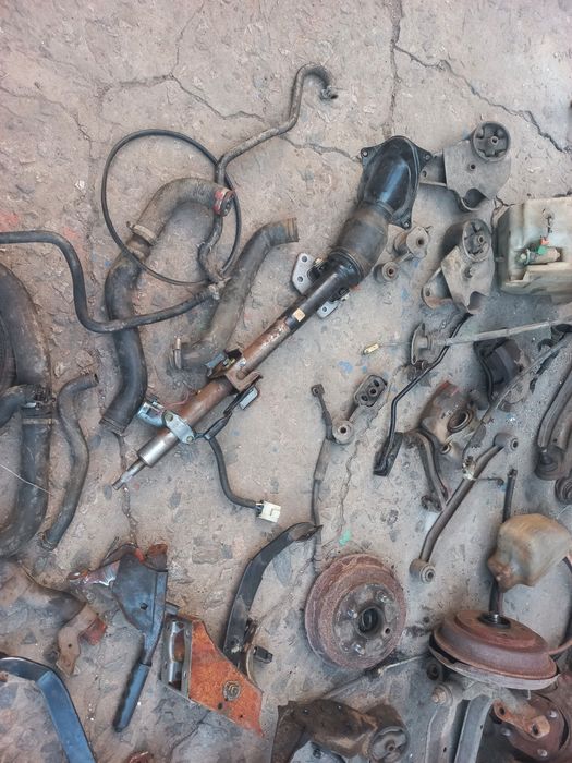 Подушки, ричаги, патрубки  Ніссан санні