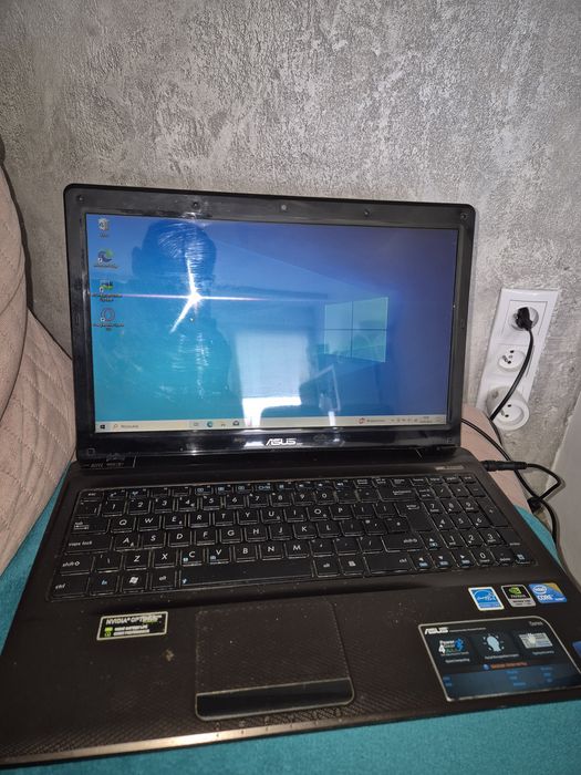Laptop asus  ...