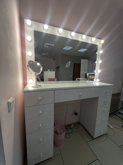 Продам стіл для візажиста, бровіста, майстра зачісок