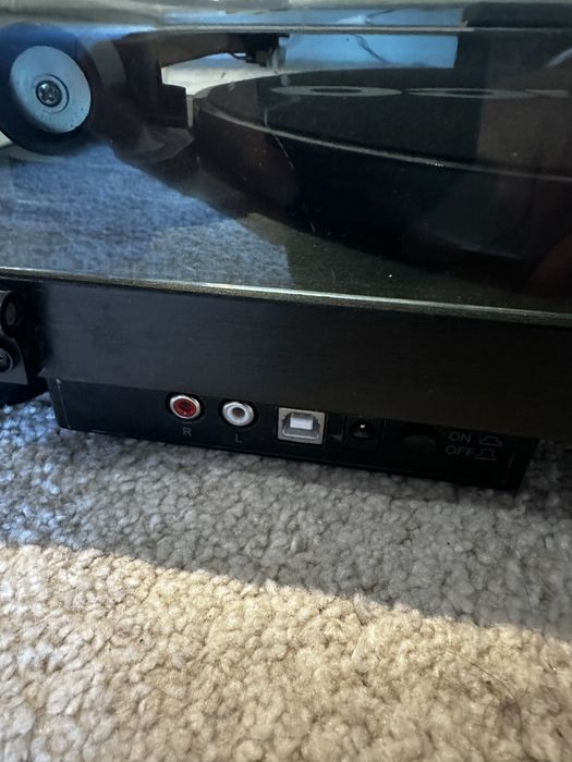 Gira-discos Lenco L-30 preto