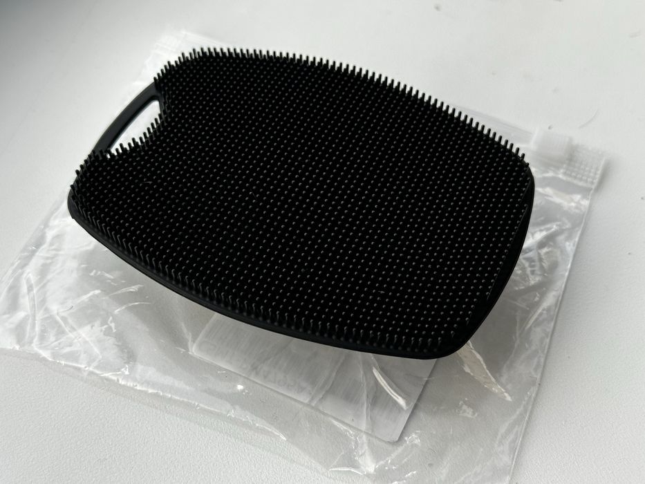 Мʼяка силіконова щітка для душу