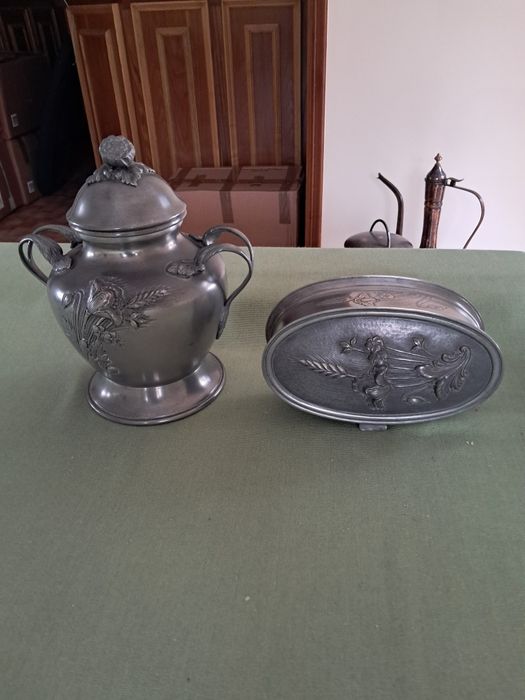 Pote e guarda joias em estanho