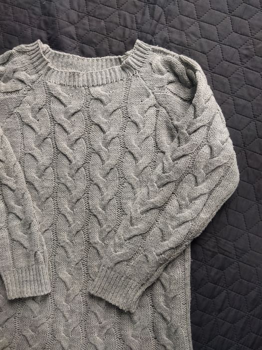 Długi sweter dzianinowy damski