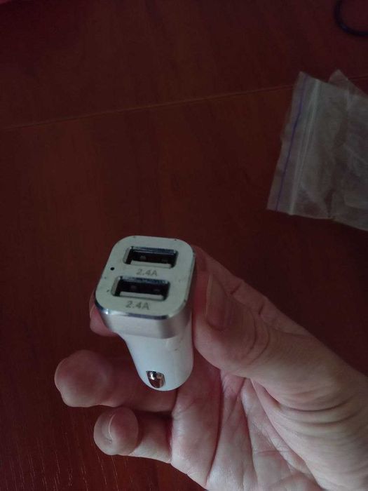 Продам зарядное устройство в прикуриватель 2 usb по 2.4A