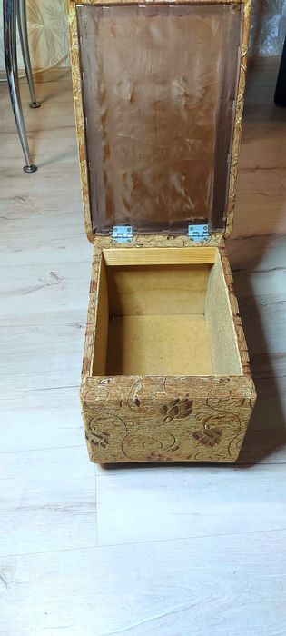 Пуф з нішею для речей