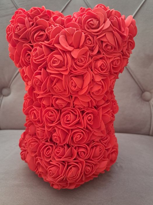 Miś z róż kwiatów czerwony rose teddy, piankowe róże, ozdoba 25cm Wale